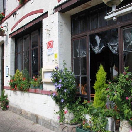 Logis Hotel Et Restaurant Du Dauphin Sées Exteriör bild