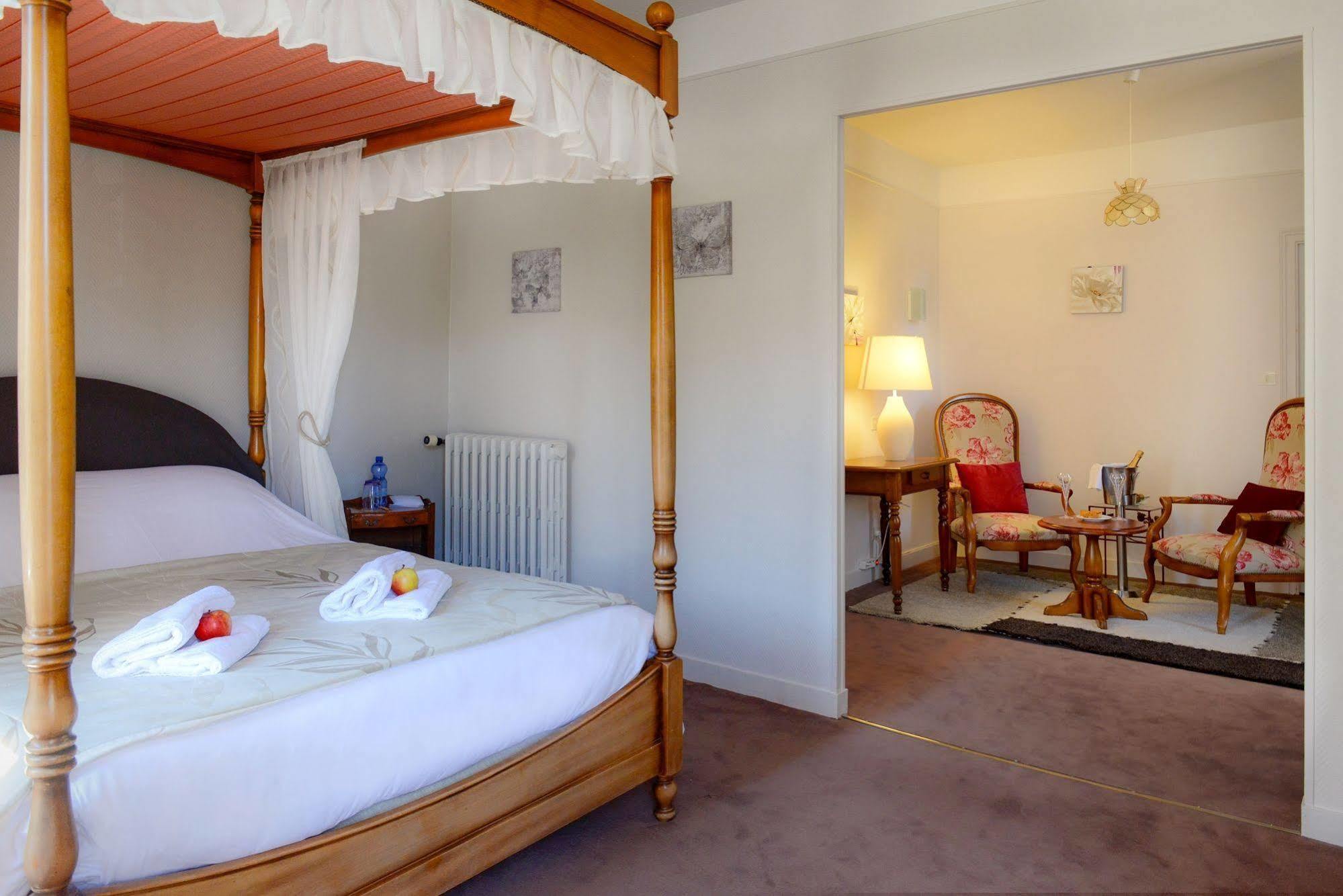 Logis Hotel Et Restaurant Du Dauphin Sées Exteriör bild